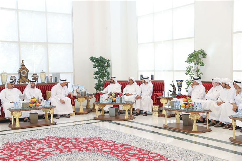 محمد بن راشد يقدم واجب العزاء في وفاة محمد بن أحمد الحبتور
