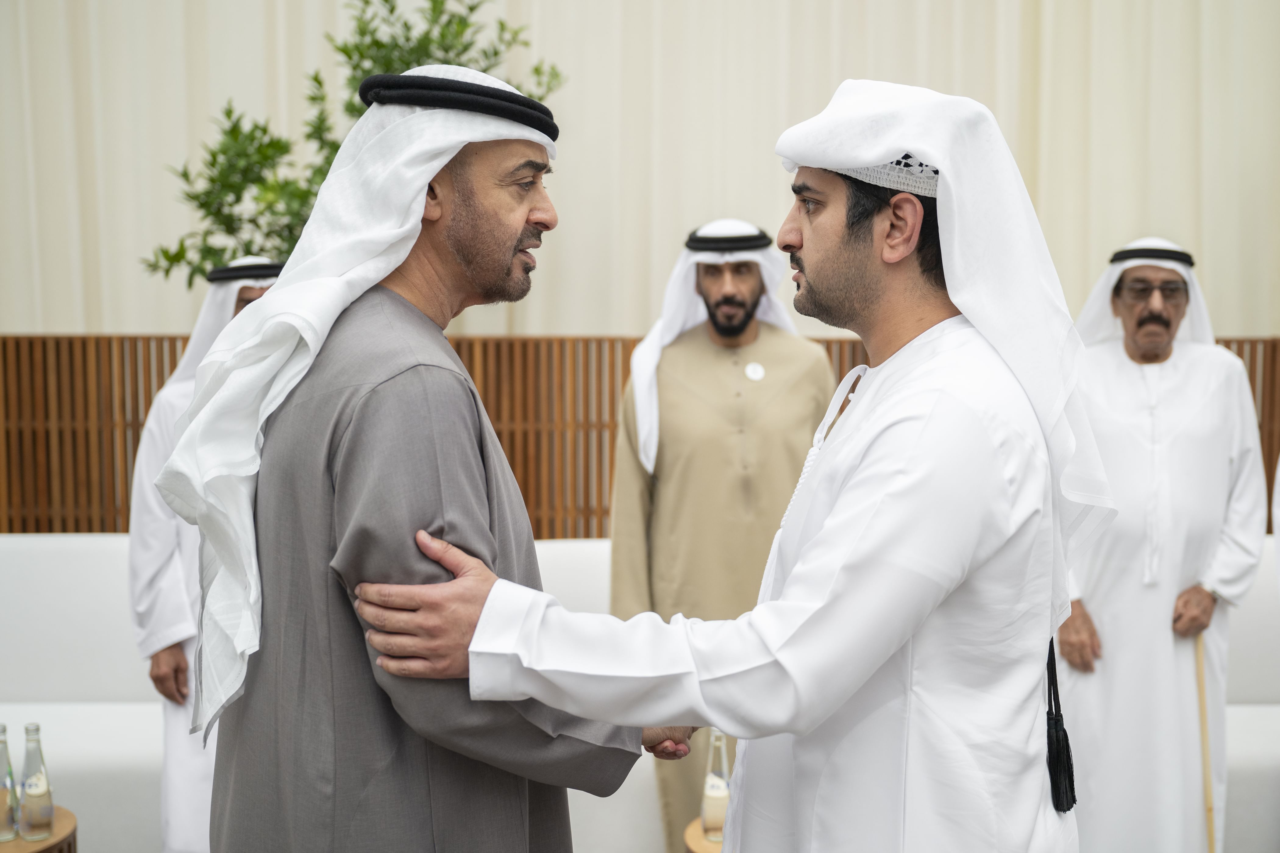 رئيس الدولة يتقبل التعازي من مكتوم وأحمد بن محمد بن راشد في وفاة حمد الخييلي