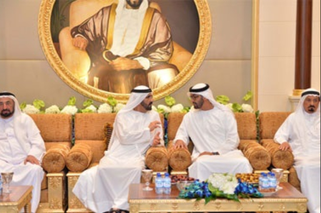 محمد بن راشد يلتقي بموظفي وزارة شؤون مجلس الوزراء