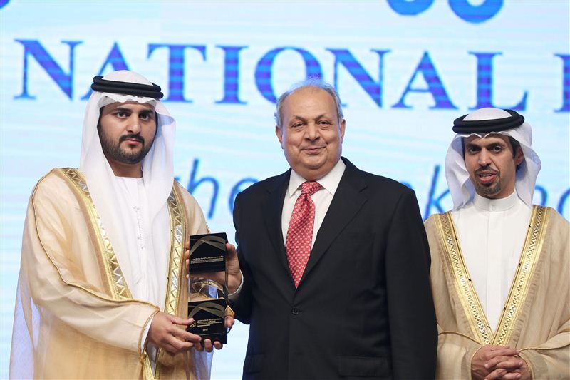 مكتوم بن محمد يكرم الشركات الفائزة بجائزتي محمد بن راشد آل مكتوم للأعمال وابتكار الأعمال