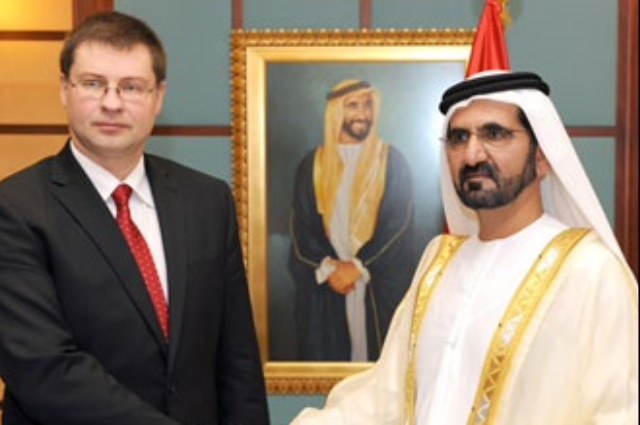 محمد بن راشد والحكام وأولياء العهود وملك المغرب يشهدون حفل "سعدك يا وطن"