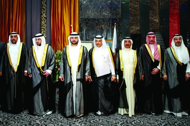 محمد بن راشد يغادر إلى المنامة 