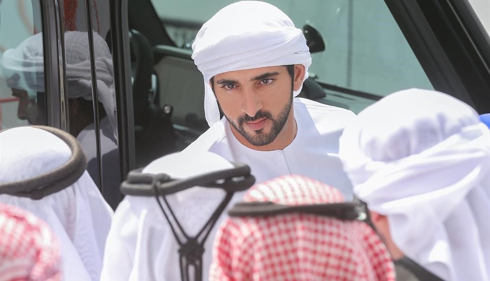 حمدان بن محمد يشهد منافسات ثاني أيام ختامي المرموم للهجن