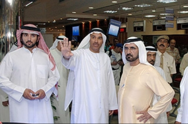 حمدان بن محمد دبي يتسلم جائزة محمد بن راشد آل مكتوم لداعمي الفنون