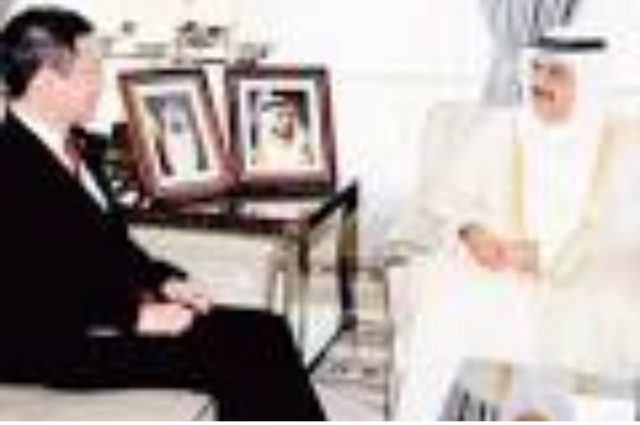 حمدان بن راشد يهنئ فضيلة الشيخ محمد علي الصابوني 