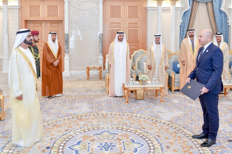 محمد بن راشد يتسلم أوراق اعتماد عدد من سفراء الدول الشقيقة والصديقة