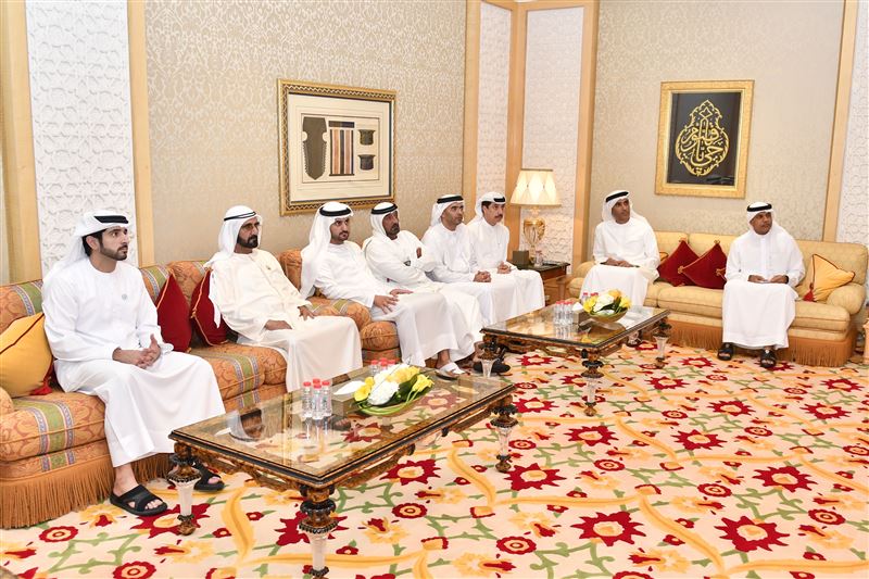 محمد بن راشد يطلع على حزمة من المبادرات لتحفيز النمو الاقتصادي