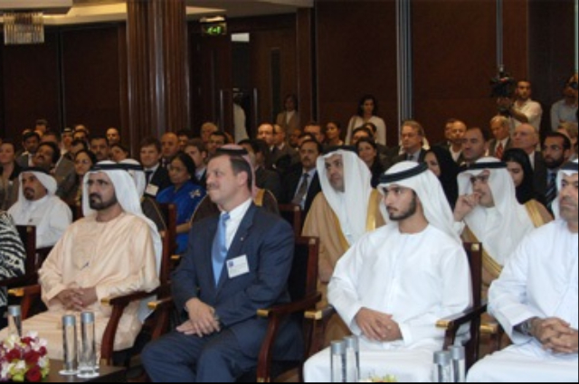 حمدان بن محمد يزور مقر الإدارة العامة للإقامة وشؤون الأجانب 