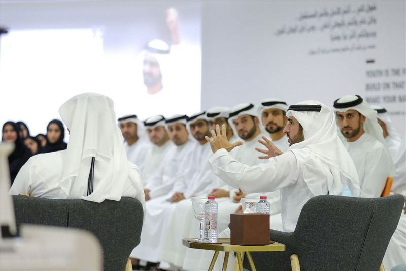 حمدان بن محمد بن راشد يلتقي قيادات حكومة دبي الواعدة