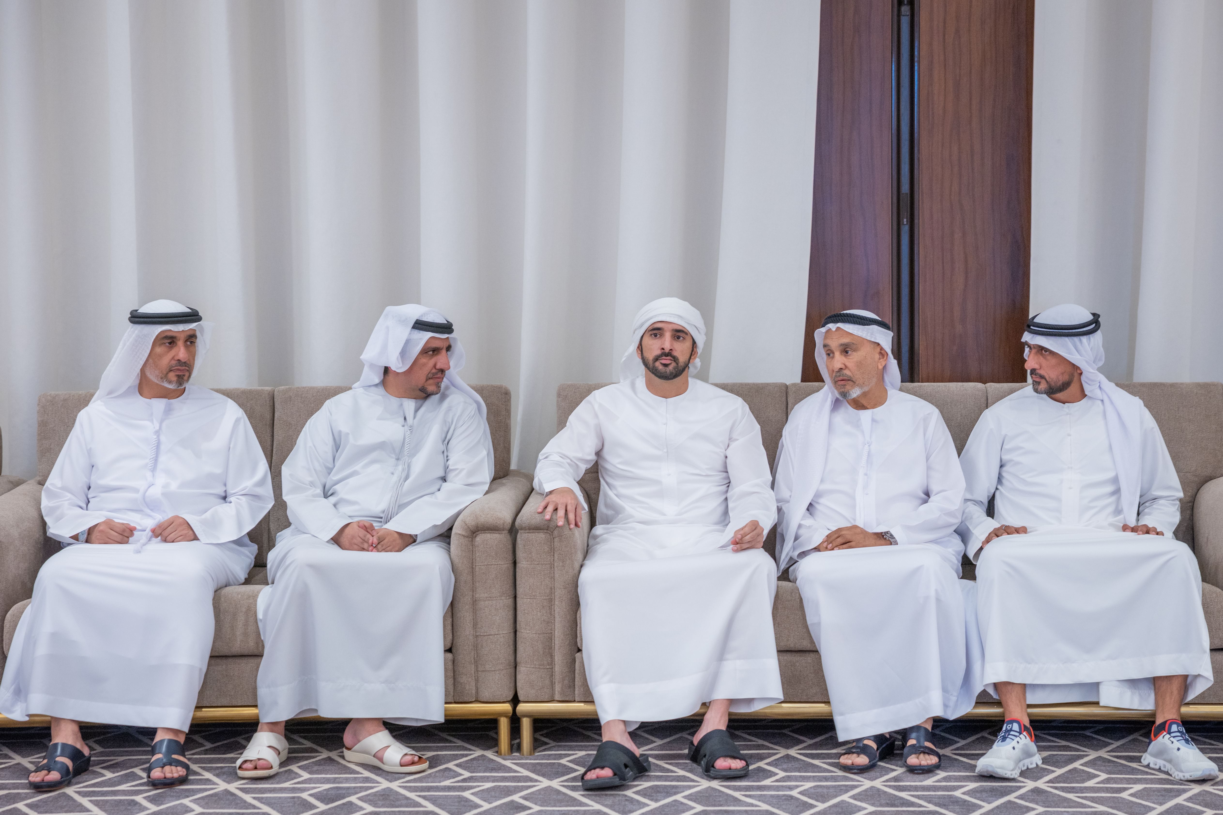 حمدان بن محمد يقدّم واجب العزاء في وفاة عبدالمجيد صديقي