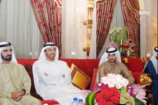 محمد بن راشد يحضر زفاف راشد بن غدير الكتبي