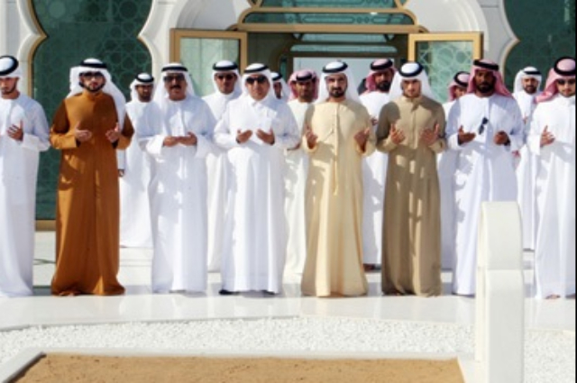 محمد بن راشد يشهد جلسة عصف ذهني و يطلع على خبرات القيادات الشرطية المحلية والدولية