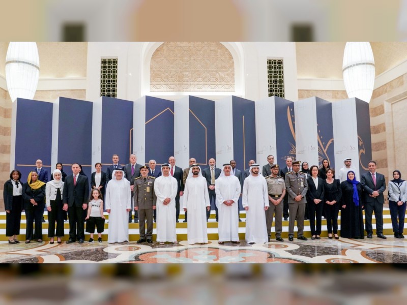 محمد بن راشد يمنح دفعة من العلماء الإقامة الذهبية الدائمة