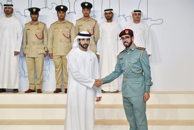 حمدان بن محمد يشهد تخريج خبراء السياسات الحكومية
