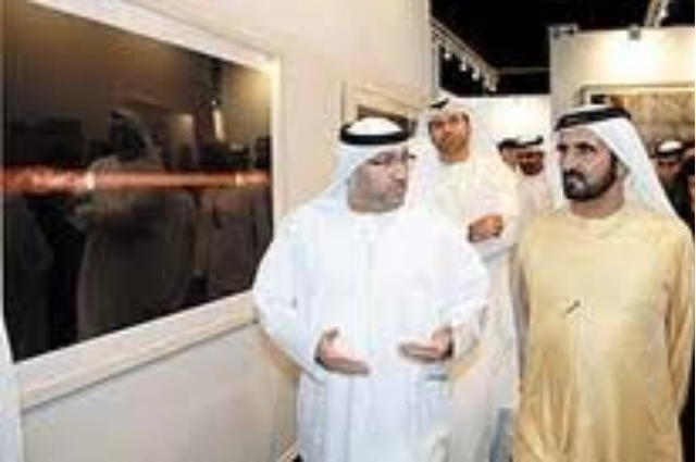 حمدان بن راشد يزور مجمع وقف الملك عبدالعزيز بجدة