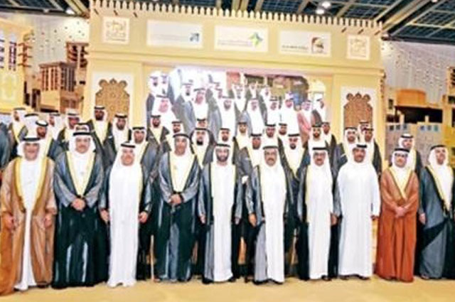 حمدان بن راشد يتسلم آيزو الجودة لمراكز هيئة آل مكتوم