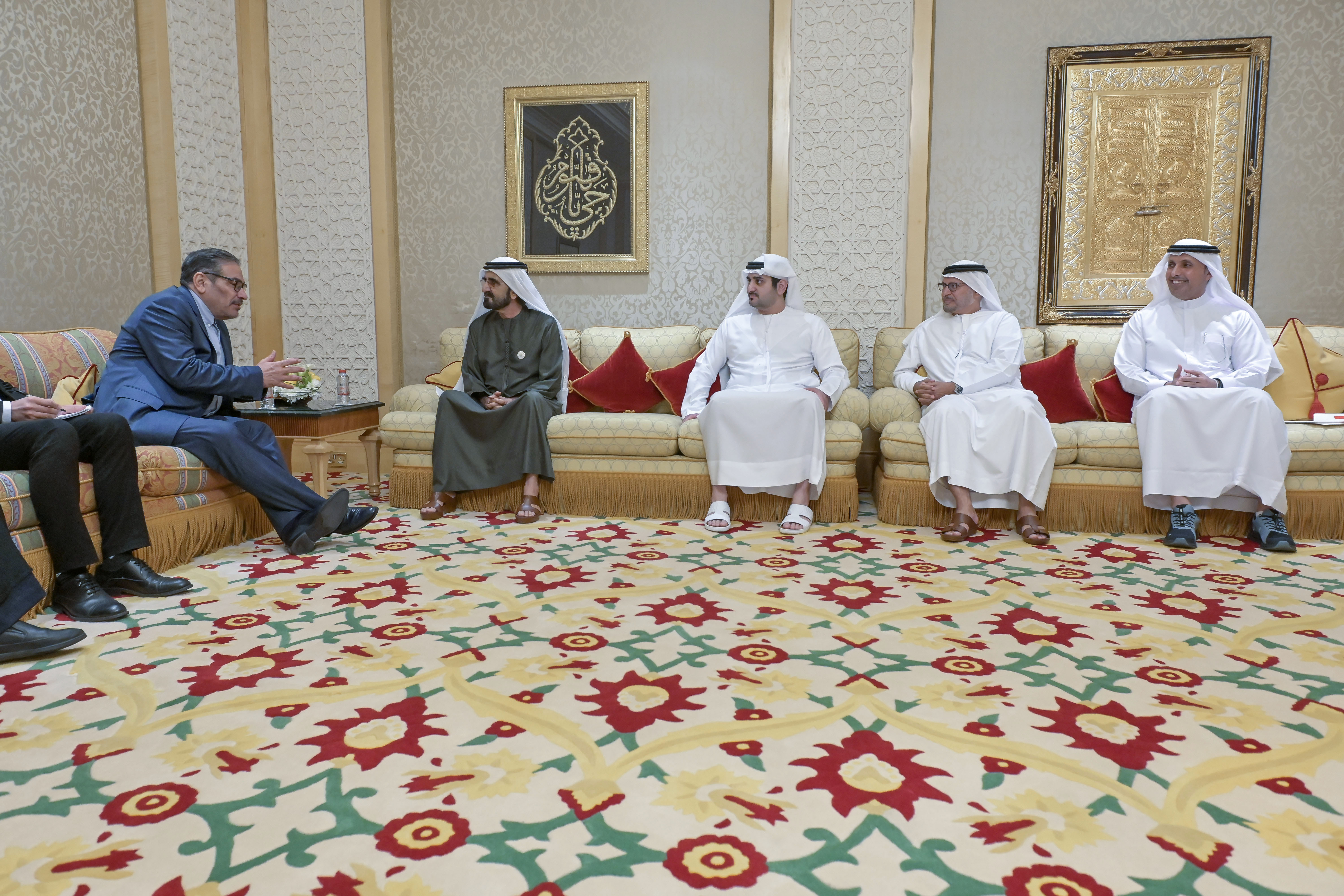 محمد بن راشد يستقبل أمين المجلس الأعلى للأمن القومي الإيراني