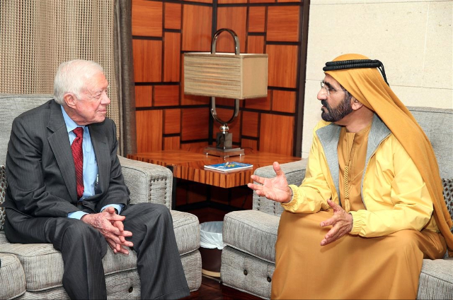 محمد بن راشد يشهد حفل تخريج المرشحين الضباط في كلية خليفة الجوية بالعين