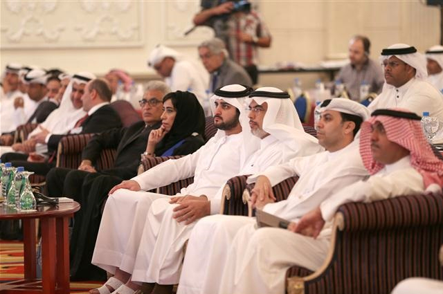 محمد بن راشد يلتقي القيادات والفعاليات الرياضية والشبابية والعاملين في المؤسسات الاعلامية في الدولة