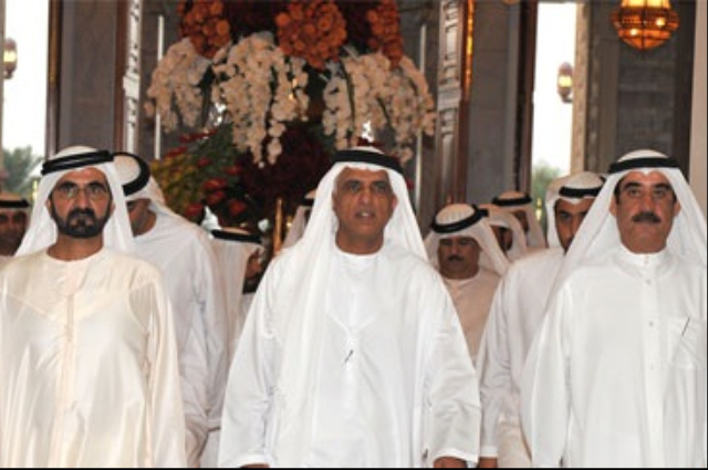 محمد بن راشد يستقبل جموع المهنئين بشهر رمضان المبارك