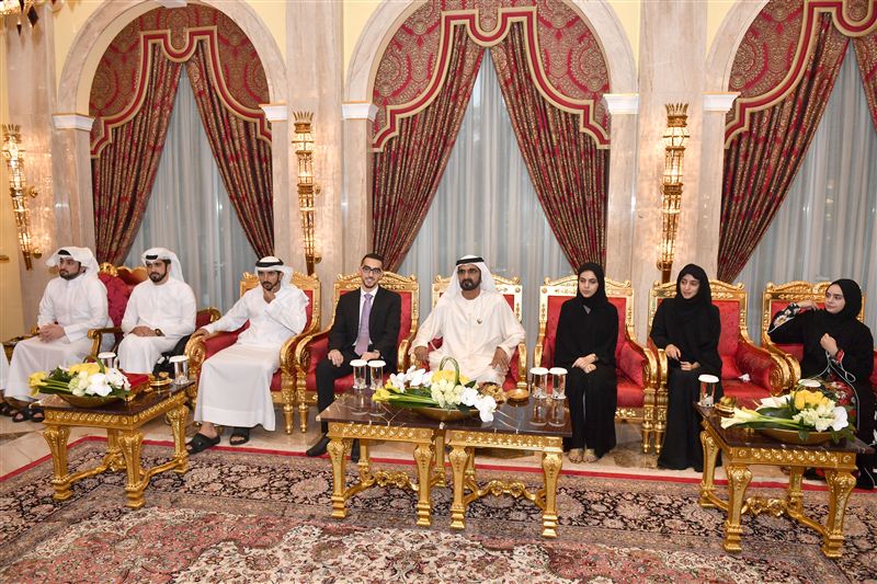 محمد بن راشد يلتقي الطلبة المتفوقين في الجامعات والكليات الوطنية الأكاديمية والعسكرية وأوائل الثانوية العامة