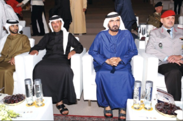 مكتوم بن محمد يتفقد مشروع مترو دبي