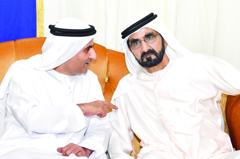 محمد بن راشد يقدم واجب العزاء بوفاة صالح علي بن تميم