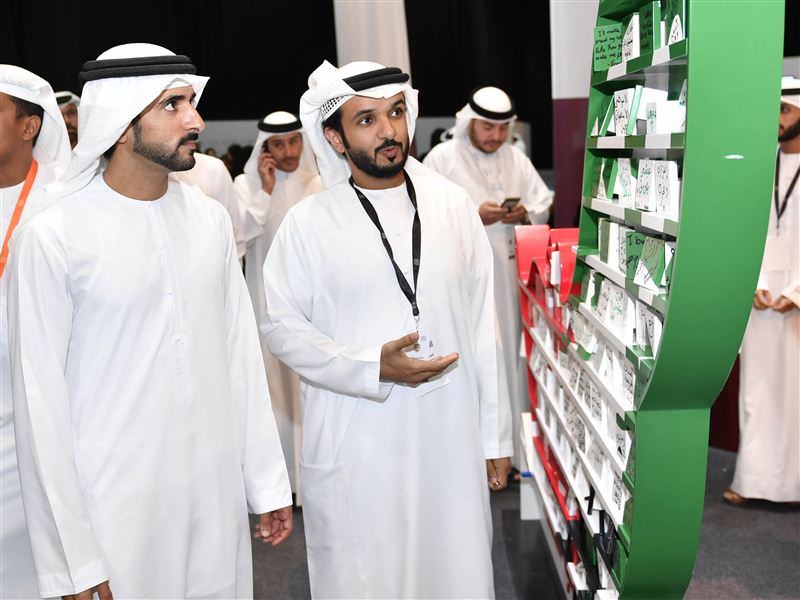 حمدان بن محمد بن راشد يزور المعرض التفاعلي