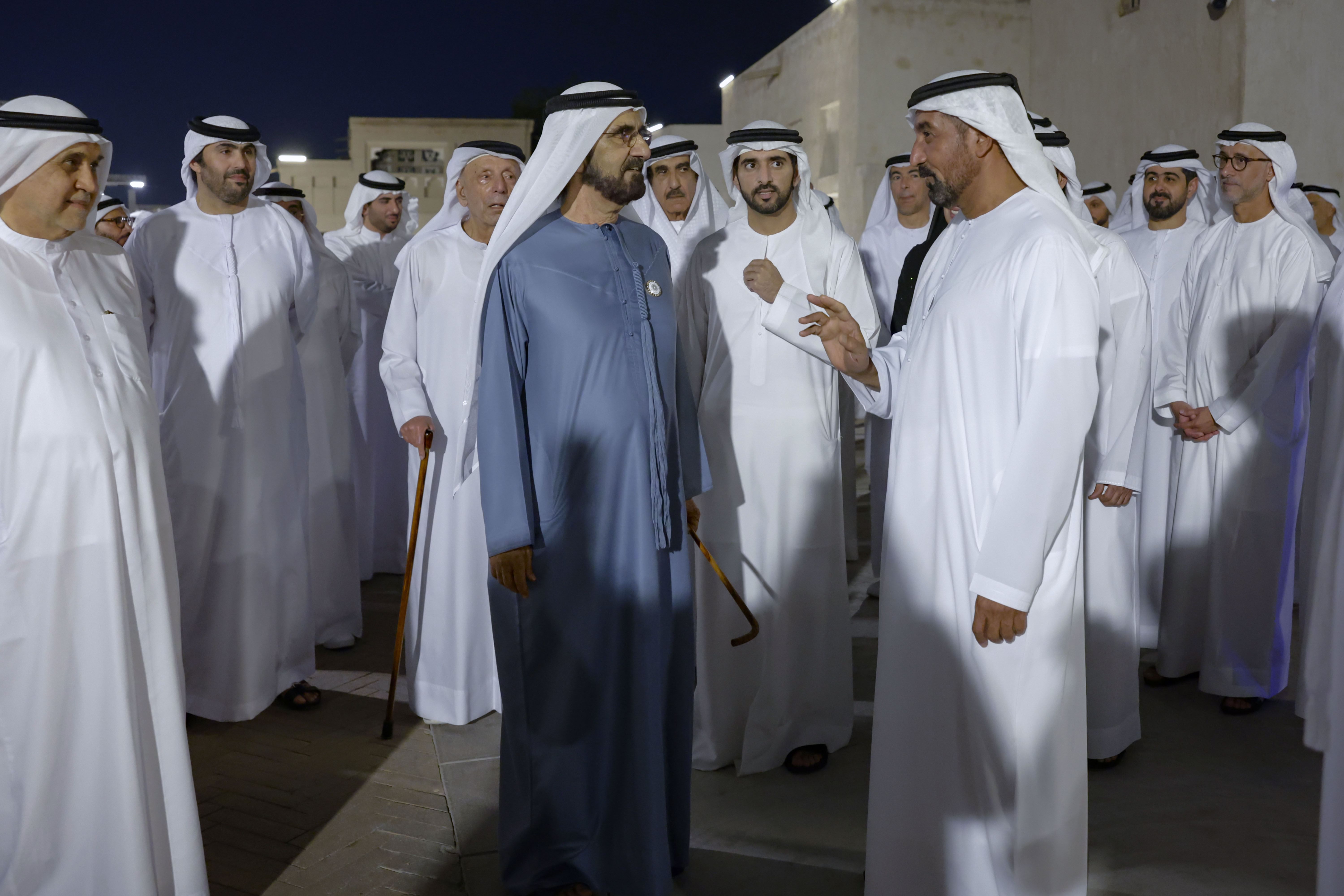 محمد بن راشد يستقبل أعيان البلاد وكبار المسؤولين ورجال الأعمال والمهنئين بشهر رمضان