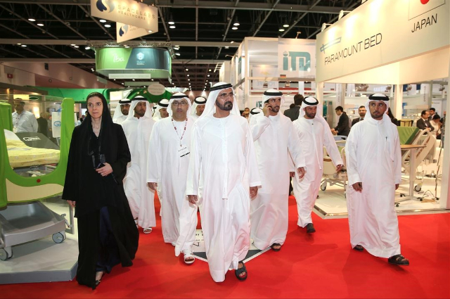 محمد بن راشد يشهد توقيع الاتفاقية بين وزارتي الداخلية والتربية 