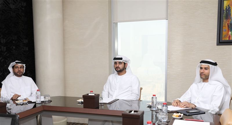 مكتوم بن محمد يطلع على خطط العمل المستقبلية لدبي القابضة