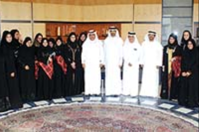 محمد بن راشد يتفقد وزارتي الشؤون الاجتماعية والعمل بدبي