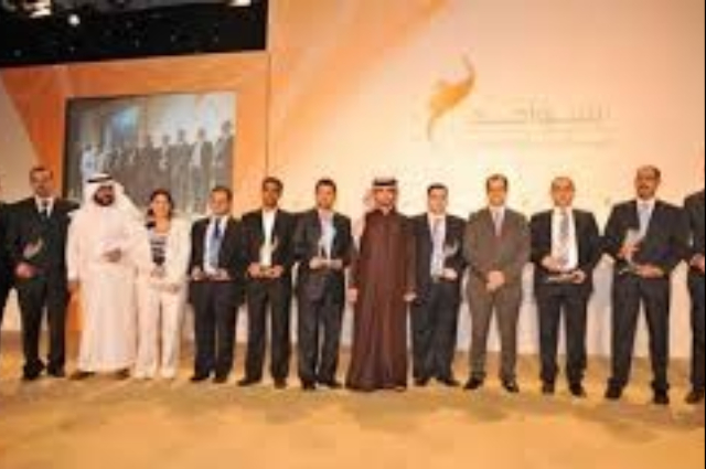 محمد بن راشد يعود إلى البلاد
