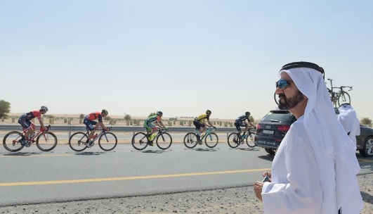 محمد بن راشد يشهد جانبا من طواف دبي العالمي للدراجات الهوائية