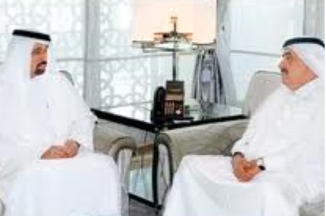 حمدان بن راشد يقدم واجب العزاء في وفاة الشاب ماجد عمر عبدالله الفطيم