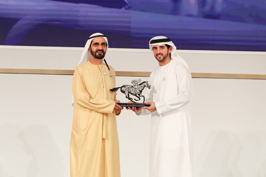 نائب رئيس الدولة يكرم الفائزين بجائزة محمد بن راشد للخيل ومجلس الأمناء ورعاة كأس دبي العالمي للخيل