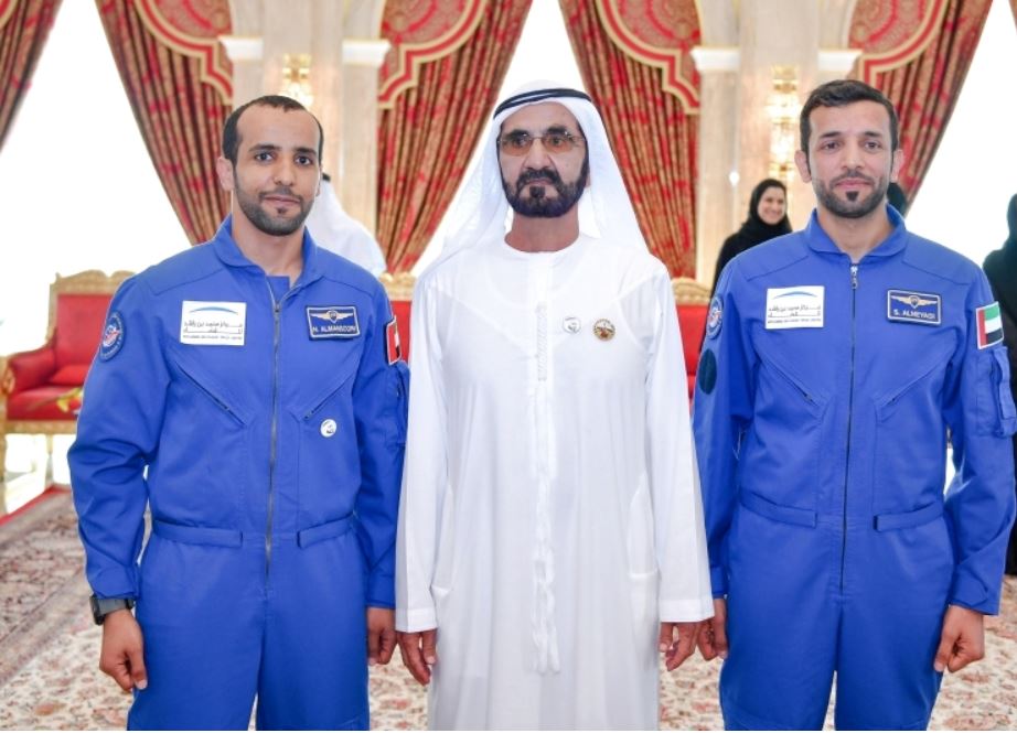 محمد بن راشد يستقبل رائدي الفضاء الإماراتيين سلطان النيادي وهزاع المنصوري