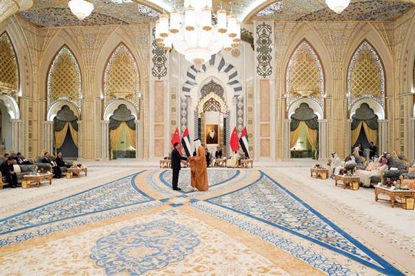 محمد بن راشد ومحمد بن زايد والرئيس الصيني يشهدون مراسم تبادل 13 اتفاقية ومذكرة تفاهم موقعة بين البلدين