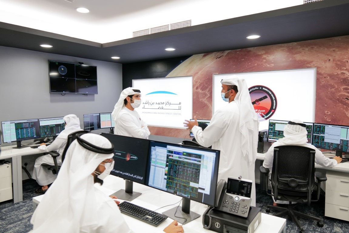 حمدان بن محمد يتفقد آخر الاستعدادات لوصول "مسبار الأمل" إلى المريخ