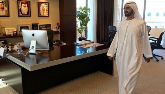 محمد بن راشد يفاجئ دوائر حكومة دبي بزيارة في السابعة والنصف صباحاً
