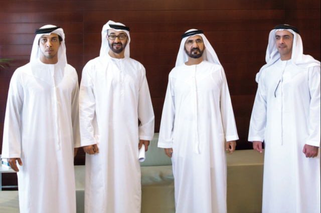 محمد بن راشد يستقبل المعلا والمهنئين برمضان