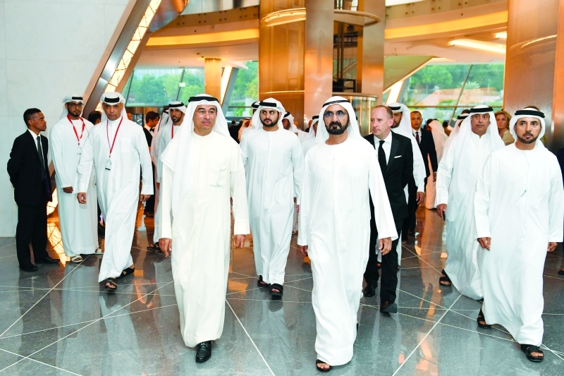 محمد بن راشد يتفقد أوبرا دبي 