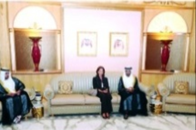 محمد بن راشد يعزّي في وفاة ماجد بن عبيد بن جمعة آل مكتوم