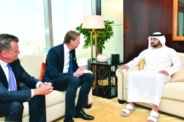 محمد بن راشد يستقبل وزير الدفاع الاسباني 