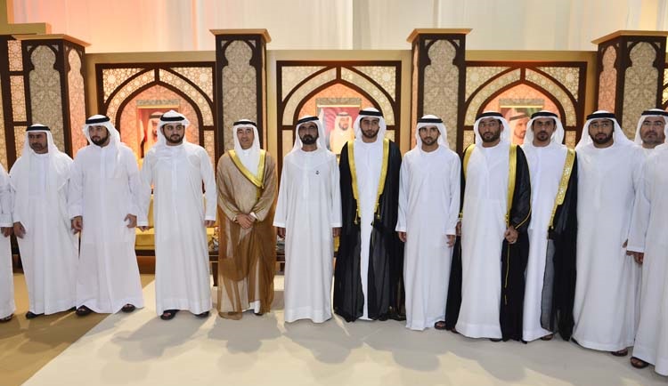 محمد بن راشد يستقبل الرئيس التنفيذي لشركة أبل العالمية 