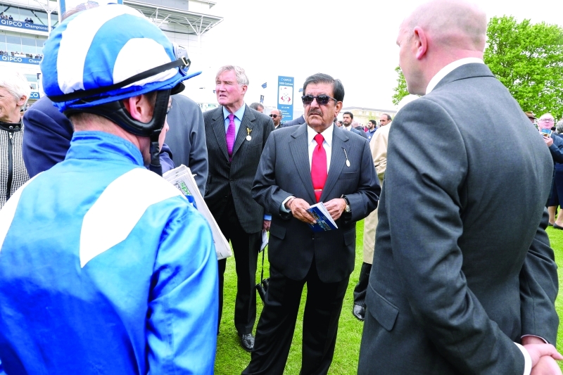 حمدان بن راشد يشهد 1000 جينيز الإنجليزي