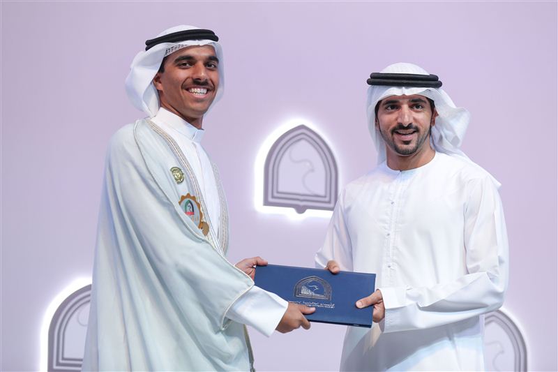 حمدان بن محمد يشهد حفل تخريج الدفعة الـ 26 من طلبة كليات التقنية العليا