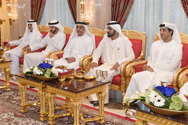 محمد بن راشد يستقبل الوزراء وكبار موظفي المؤسسات والهيئات الحكومية الاتحادية