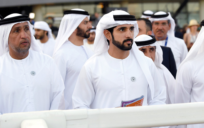 حمدان بن محمد يشهد سباق "سوبر ساترداي"