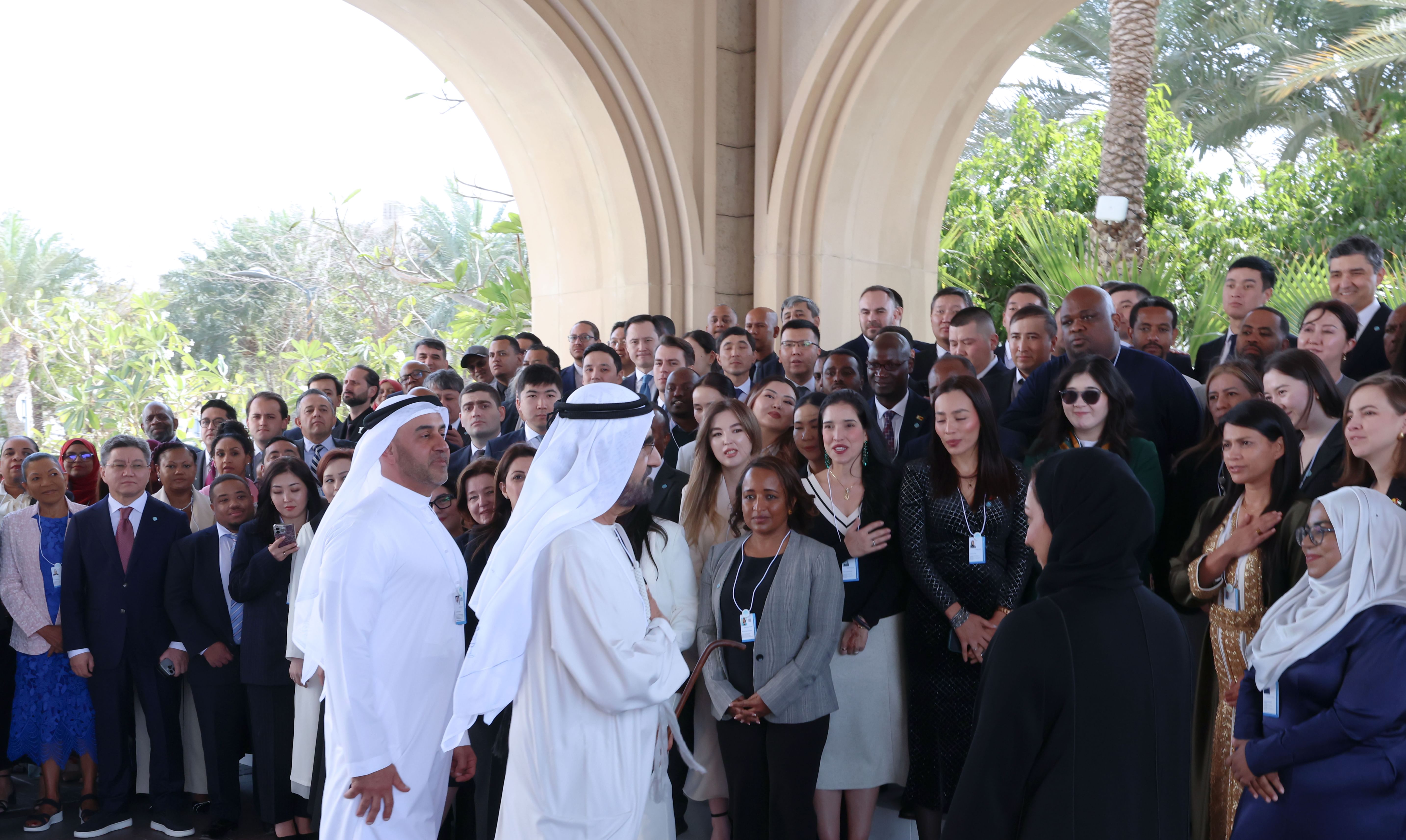 Mohammed bin Rashid attends graduation of 244 participants from 11 international government leadership programmes